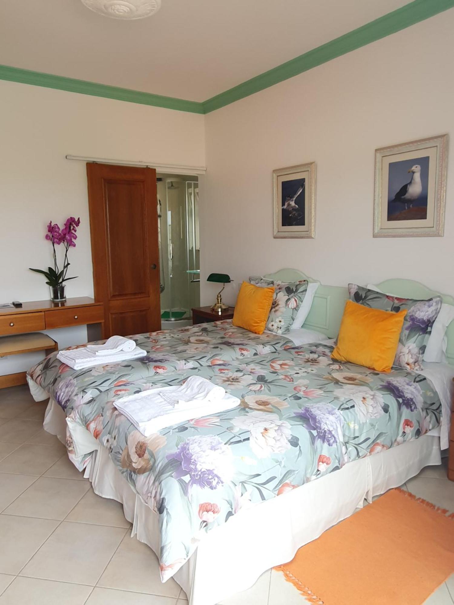 Vila Apartamentos Estrela Lagos Oda fotoğraf