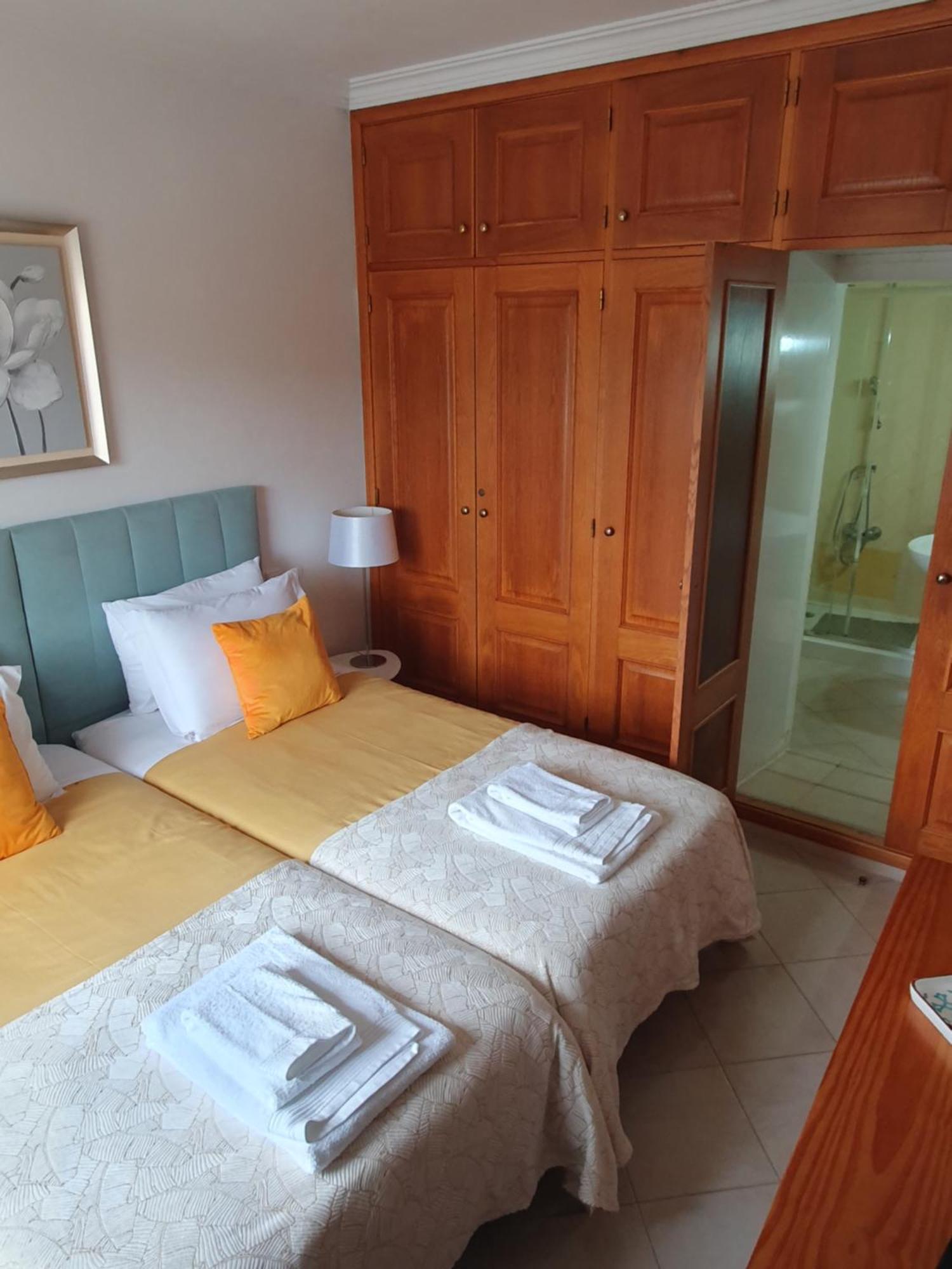 Vila Apartamentos Estrela Lagos Oda fotoğraf
