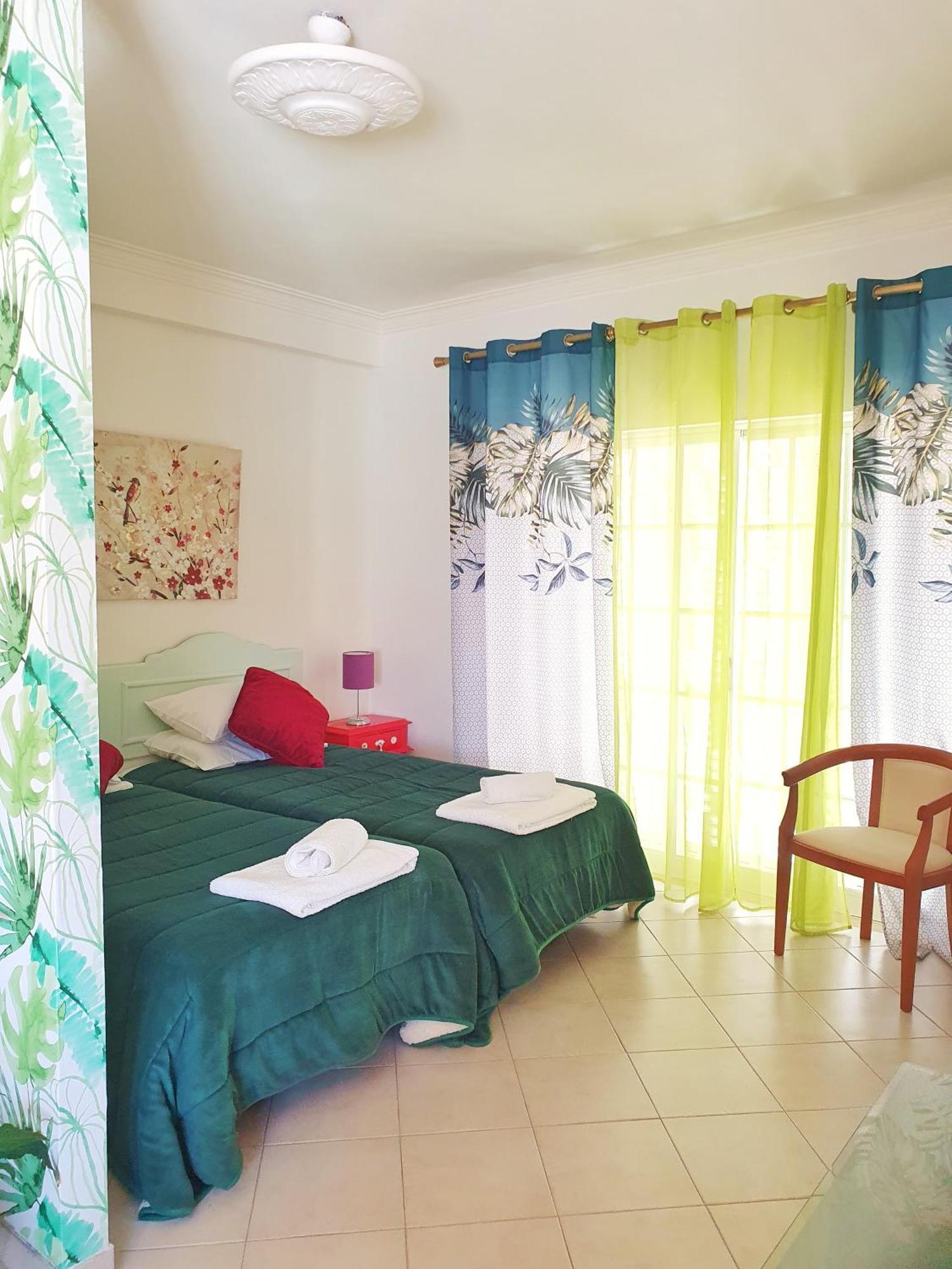 Vila Apartamentos Estrela Lagos Oda fotoğraf