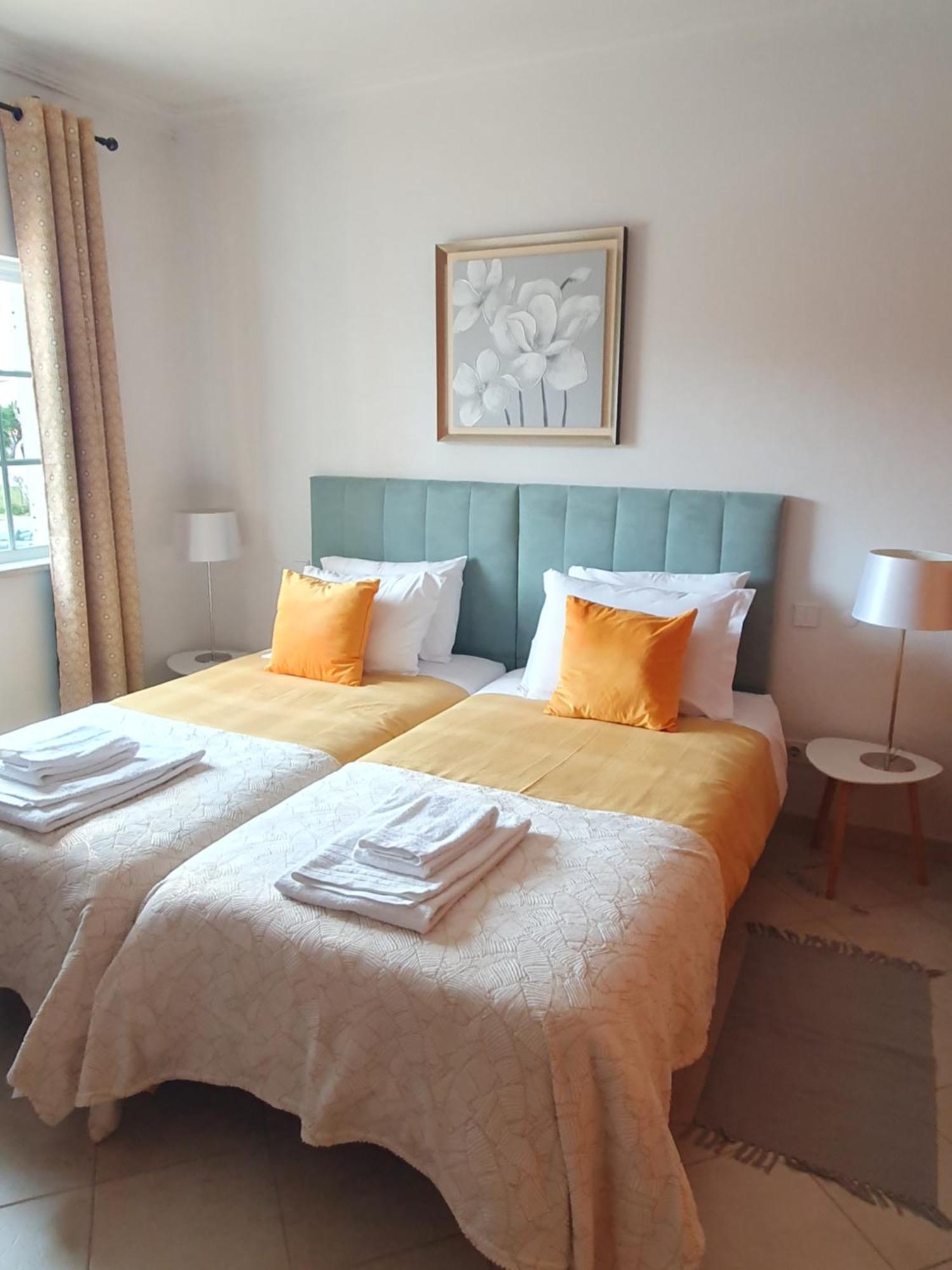 Vila Apartamentos Estrela Lagos Oda fotoğraf